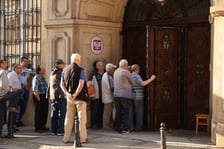 Kolejka pod wrocławskim oddziałem Narodowego Banku Polskiego