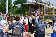 Komunikacyjny piknik na nowej pętli Wrocław Nowy Dwór (P+R). Impreza zorganizowana została z okazji uruchomienia tramwajów na Nowy Dwór, co nastąpi jutro, w niedzielę 3 września.