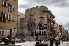 <p>Miejsce po dawnym pubie Kalogr&oacute;dek. Nieopodal znaleziono pozostałości po jednej z największych i najstarszych w Europie synagog</p>