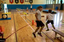 <p>Piknik sportowy przy ulicy Trwałej z okazji udostępnia mieszkańcom nowych kort&oacute;w tenisowych</p>
