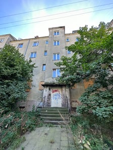 Budynek przy ulicy Wilczej, w którym po gruntownym remoncie znajdować się będą mieszkania komunalne
