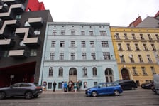 Uroczyste odsłonięcie tablicy pamiątkowej na wyremontowanym budynku należącym kiedyś do fabryki Otto Beckmann