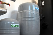 Ekologia i oszczędność - to kogeneracyjna instalacja grzewcza w SM Wrocław-Południe w bloku między ul. Skwierzyńską i Stysia.