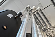 Ekologia i oszczędność - to kogeneracyjna instalacja grzewcza w SM Wrocław-Południe w bloku między ul. Skwierzyńską i Stysia.