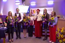 <p>Rozpoczęcie roku akademickiego 2023/2024 na Uniwersytecie Ekonomicznym - najlepsi absolwenci</p>