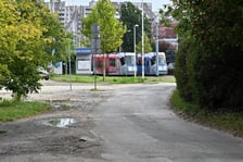 <p>Tramwaje, kt&oacute;re widać na krańc&oacute;wce przy ul. Świeradowskiej, będą skręcać w ulicę działkową i dojeżdżać do Borowskiej.</p>