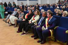 <p>Uroczystość przyznania wrocławskim dyrektorom i nauczycielom nagr&oacute;d pieniężnych za znaczące osiągnięcia dydaktyczne i wychowawcze</p>