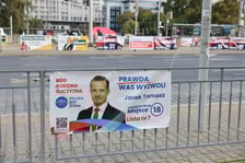 <p>Materiały wyborcze w przestrzeni miejskiej dzień po wyborach&nbsp;&nbsp;</p>