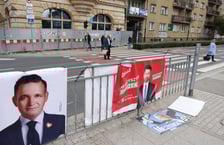 <p>Materiały wyborcze w przestrzeni miejskiej dzień po wyborach&nbsp;&nbsp;</p>