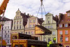 Budowa jarmarku na wrocławskim Rynku
