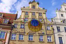 Budowa jarmarku na wrocławskim Rynku