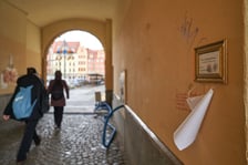 <p>Przejście między pl. Solnym a ul. Szajnochy z Punktem Wymiany Poezji</p>