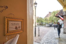<p>Przejście między pl. Solnym a ul. Szajnochy z Punktem Wymiany Poezji</p>