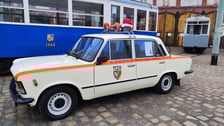 <p>Zabytkowy samoch&oacute;d Nadzoru Ruchu</p>