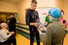 Aleksander Paluszek i Miłosz Kurowski z wizytą w Dolnośląskim Centrum Onkologii, Pulmonologii i Hematologii