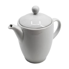 <h3>Imbryk porcelanowy</h3>
<ul>
<li>Cena: 35 zł</li>
</ul>
<p>Opis:</p>
<p>Imbryk o pojemności 1,35 L pochodzący wprost z magazyn&oacute;w Wojska Polskiego. Wykonany z wysokiej jakości porcelany koloru białego. Przybliżone wymiary: wysokość: 25 cm; szerokość: 24 cm</p>
