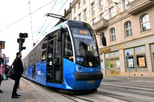 <p>Zmodernizowany Protram 205 WrAs na przystanku Dworzec Gł&oacute;wny.&nbsp;</p>