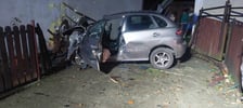 Wypadek pod Wrocławiem. Samochód wjechał w budynek mieszkalny w Mościsku w gminie Jelcz-Laskowice