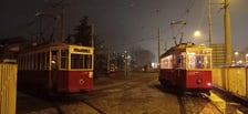 <p>Dwa tramwaje typu LH Standard stojące na ternie dawnej zajezdni tramwajowej przy ulicy Legnickiej</p>