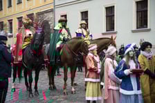 <p>Jacek G&oacute;ral jako kr&oacute;l Melchior (pierwszy z prawej)&nbsp;</p>