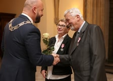 Wręczenie medali parom małżeńskim z długim stażem