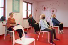 <p>Wizyta prezydenta Wrocławia Jacka Sutryka w Fundacji Siwy Dym, kt&oacute;ra prowadzi zajęcia dla zmagających się z depresją kobiet po 60. roku życia - zajęcia terapeutyczne</p>