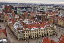 <p>Rynek. Panorama Wrocławia - widok z kościoła św. Elżbiety</p>