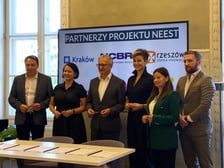 Program NEEST, podpisanie dokumentów