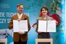Uroczystość podpisania porozumienia pomiędzy Zespołem Szkół nr 3 a Uniwersytetem Przyrodniczym we Wrocławiu