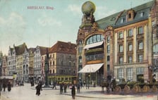 <p>Dom handlowy braci Barasch w 1917 r., jeszcze z globusem</p>