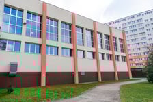 <p>Szkoła Podstawowa nr 3 przy ulicy Bobrzej</p>