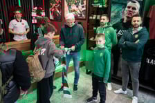Centrum Kibiców Śląska to trzeci stacjonarny punkt, w którym fani mogą kupić klubowe produkty (po FanShopach #NaStadionie i #Oporowska), ale pierwszy w tak atrakcyjnej lokalizacji i pełniący funkcje społeczne i integracyjne.
