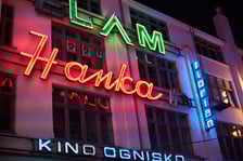 podwórko neonów przy ul. Ruskiej 46 we Wrocławiu