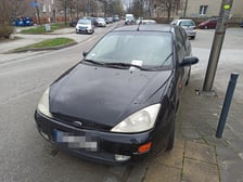 <p>Nieprawidłowo zaparkowany pojazd</p>