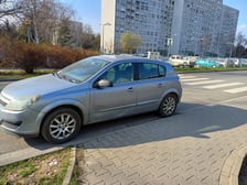 <p>Nieprawidłowo zaparkowany pojazd</p>