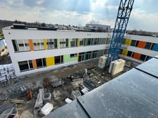 <p>Tak będzie wyglądała nowa plac&oacute;wka na Maślicach przy ul. Białostockiej (zdjęcie z budowy)</p>