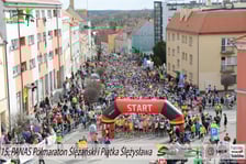 <p>Start p&oacute;łmaratonu w Rynku w Sob&oacute;tce&nbsp;</p>