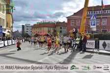 <p>Start p&oacute;łmaratonu w sobotę 23 marca w Rynku w Sob&oacute;tce&nbsp;</p>