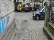 <p>Nieprawidłowo zaparkowane samochody, ul. E. Orzeszkowej - działania prewencyjno-kontrolne Straży Miejskiej Wrocławia</p>