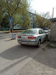 <p>Mistrzowie parkowania we Wrocławiu. Przykłady niezgodnego z przepisami parkowania</p>