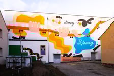 <p>Mural na ścianie Centrum Kultuiry Nowy Pafawag zaprojektownay przez Jakuba Kamińskiego (Pan Kamiński)</p>