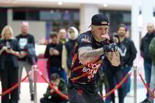 Trening pokazowy w Pasażu Grunwaldzkim przed galą Knockout Boxing Night 34 we Wrocławiu