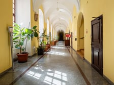 <p>Budynek Wydziału Filologii przy placu Nankiera 15&nbsp;</p>