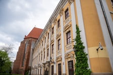 <p>Budynek Wydziału Filologii przy placu Nankiera 15&nbsp;</p>