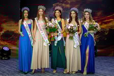 Pierwsza od lewej:  Ksenia Adamska – Miss Nastolatek Wrocławia. Druga od lewej: Natalia Kurowska – Miss Nastolatek Woj. Dolnośląskiego