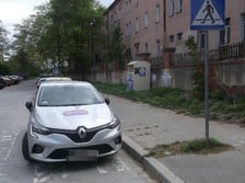 <p>Przykłady niezgodnego z prawem parkowania</p>
