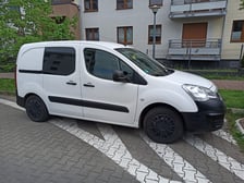 <p>Przykłady niezgodnego z prawem parkowania</p>