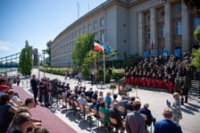 <p>Uroczystości 20-lecia wstąpienia Polski do Unii Europejskiej, przed Urzędem Wojew&oacute;dzkim</p>