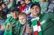 Kibice na meczu Śląska Wrocław z Cracovią na Tarczyński Arenie
