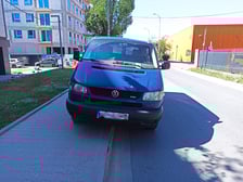 <p>Nieprawidłowo zaparkowane samochody - na chodniku nieprzekraczającym 1,5 metra</p>